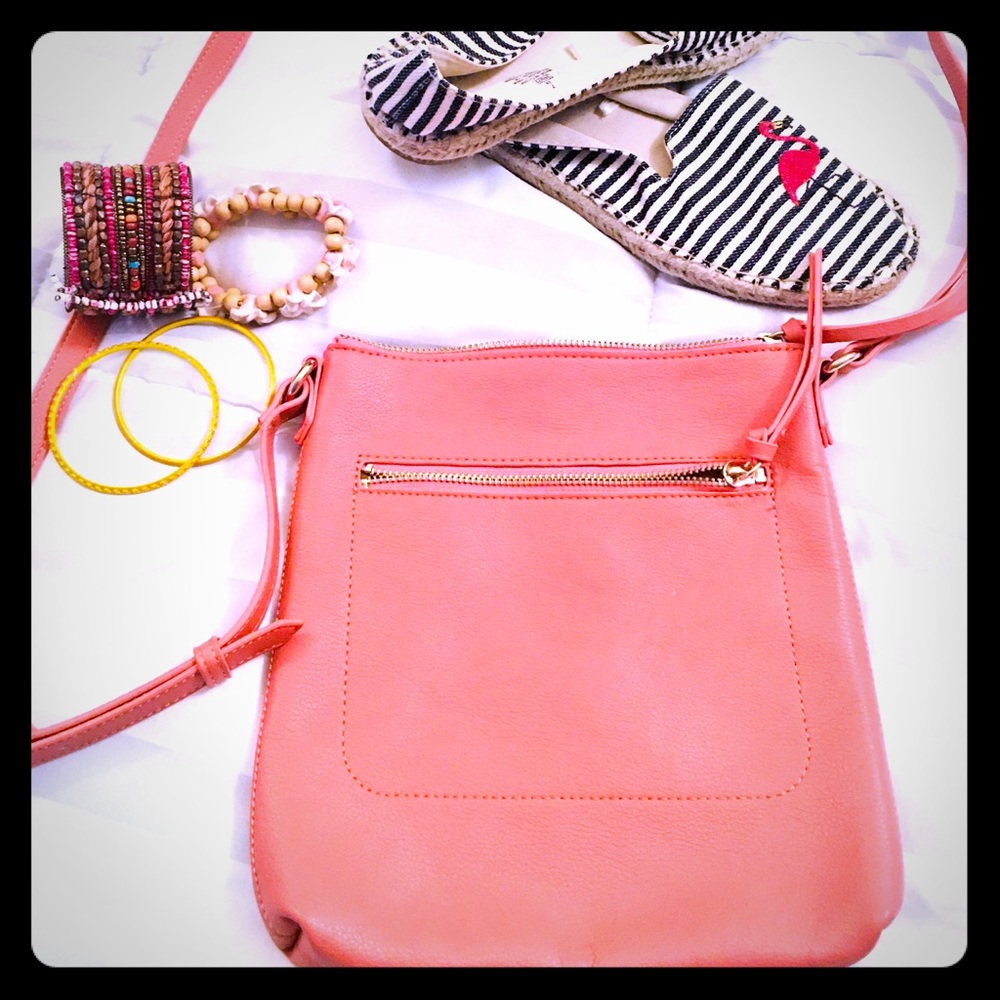Perfect pink crossbody purse!